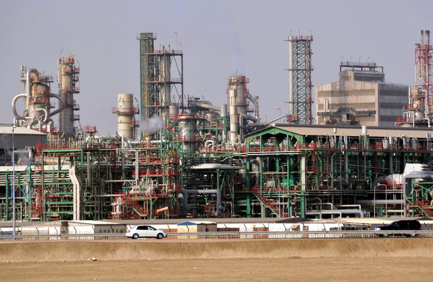 إيران تهدد منشآت النفط في الخليج بعد قصف حفل باريس